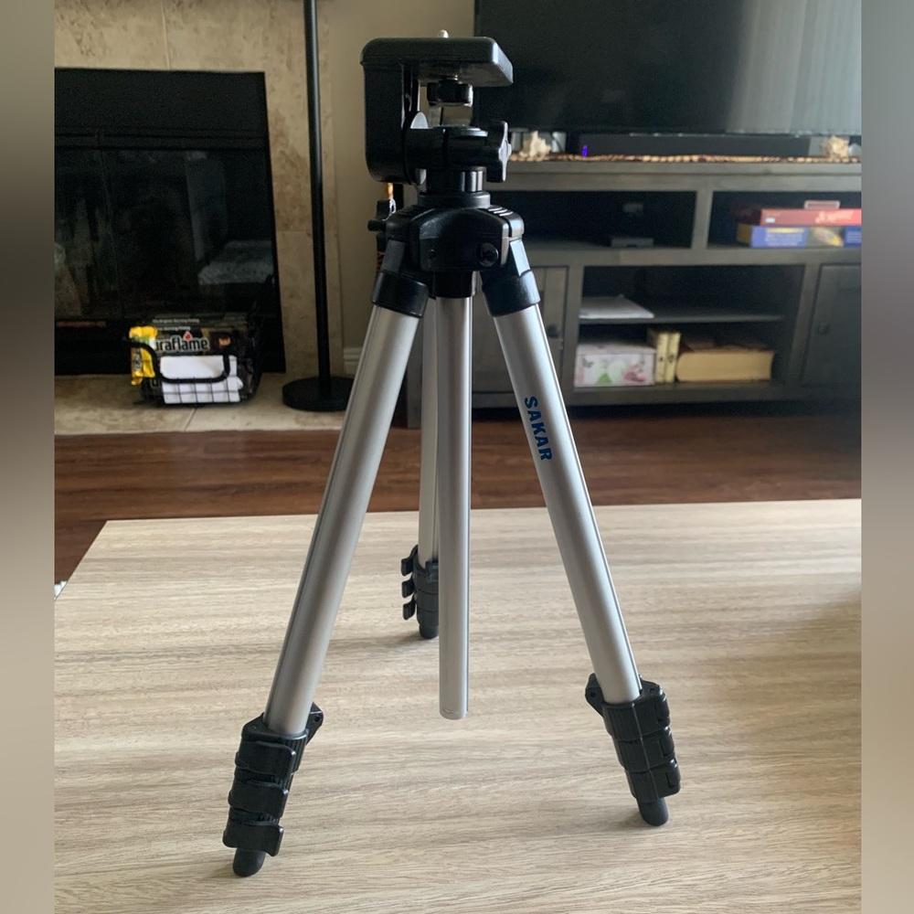 Sakar Photo / Video Camera Tripod With Easy Fold & Storage (Extends Up To 35”)